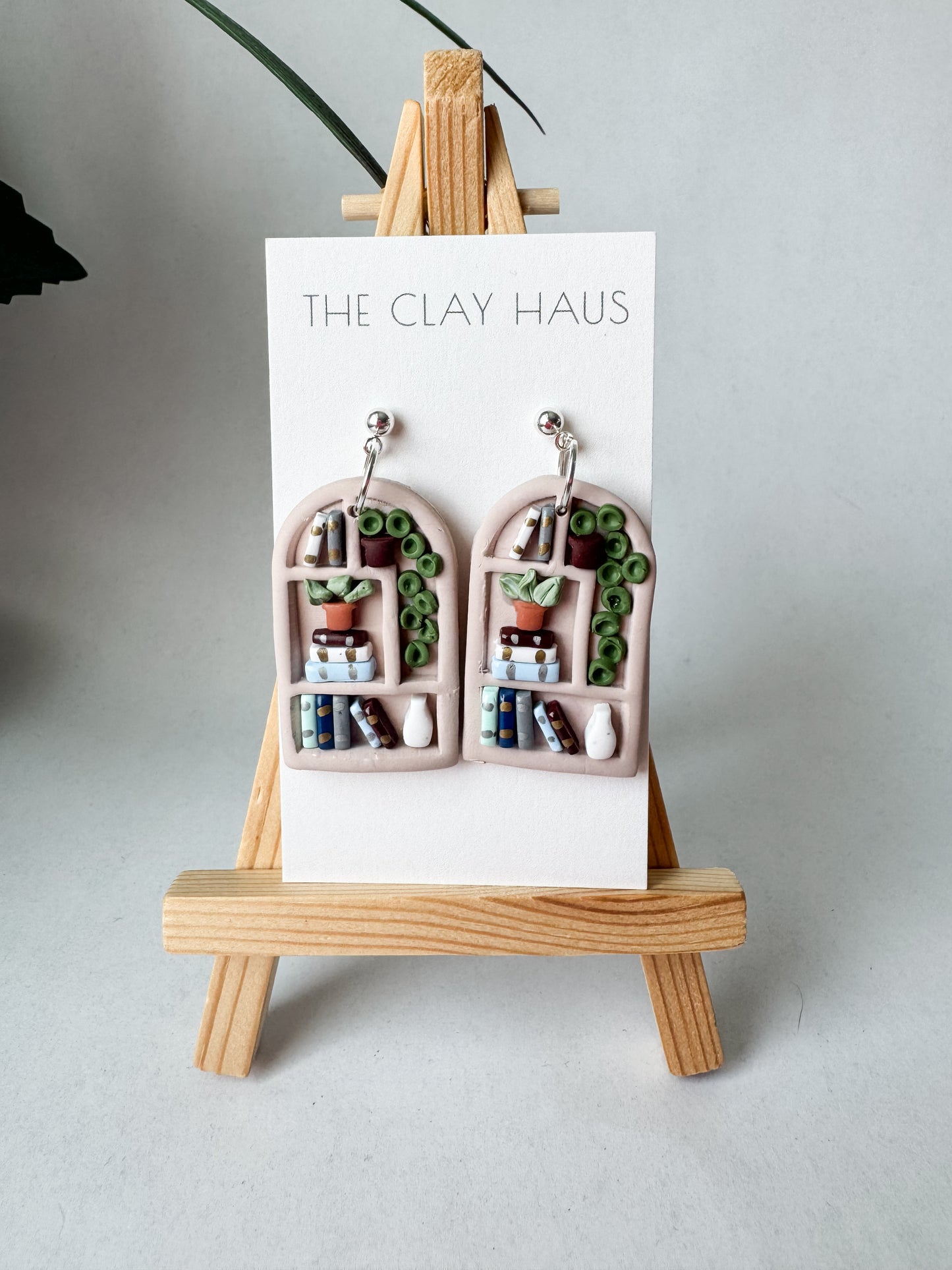 Arched Bookshelf Dangle