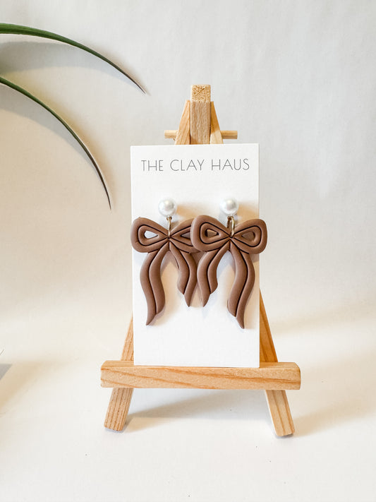 Mocha Bow with Gold Pearl Post