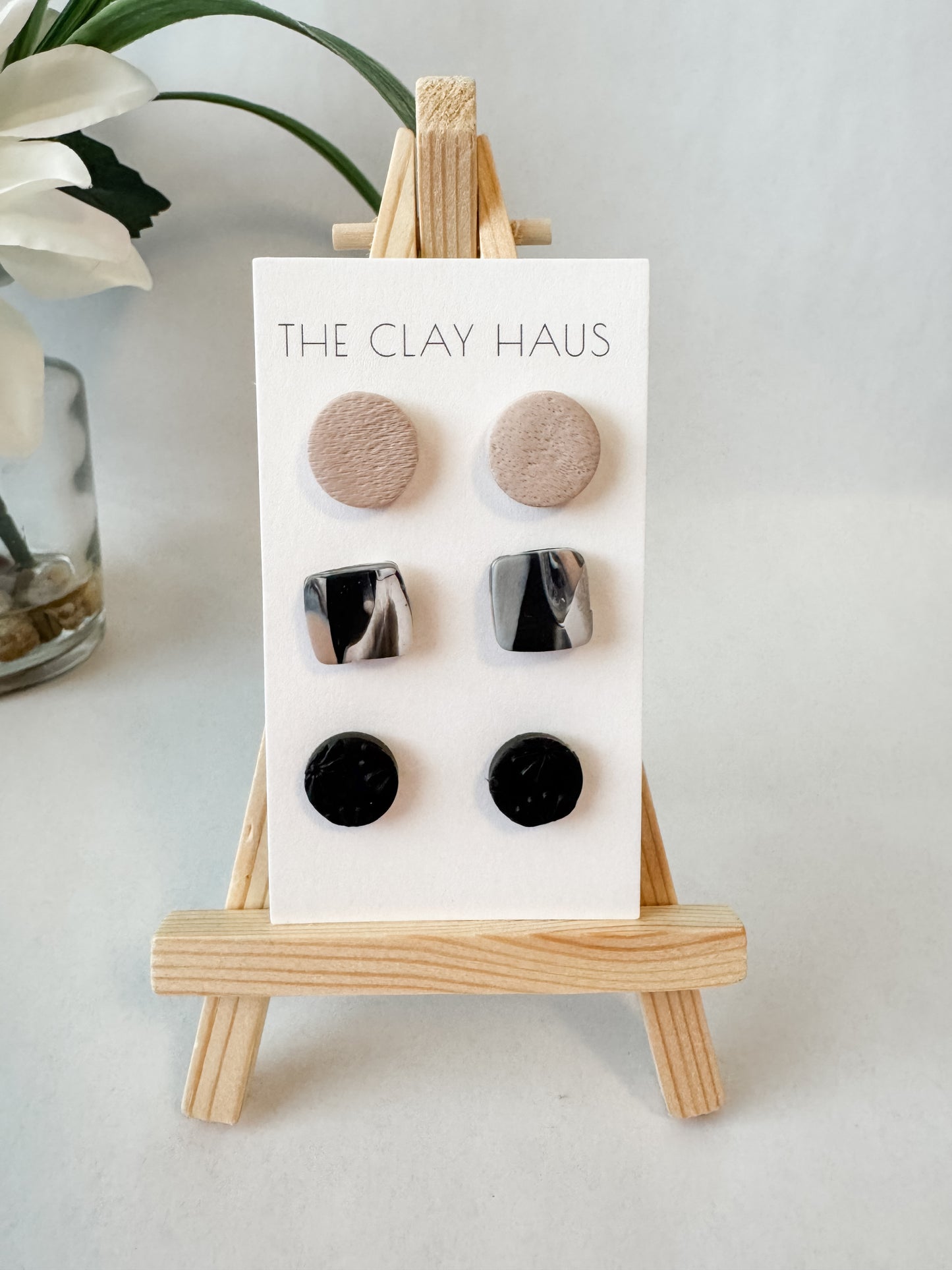 Neutral Studs - D