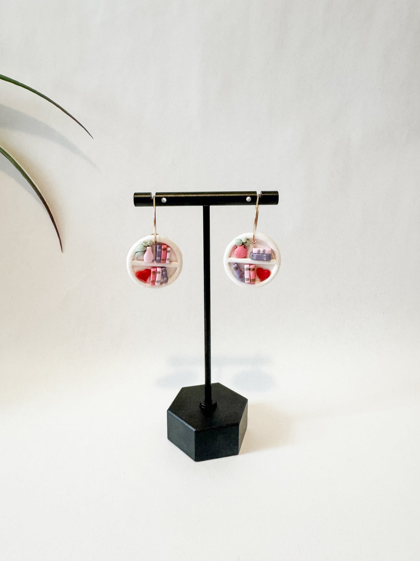 Large Circle Bookshelf Dangle